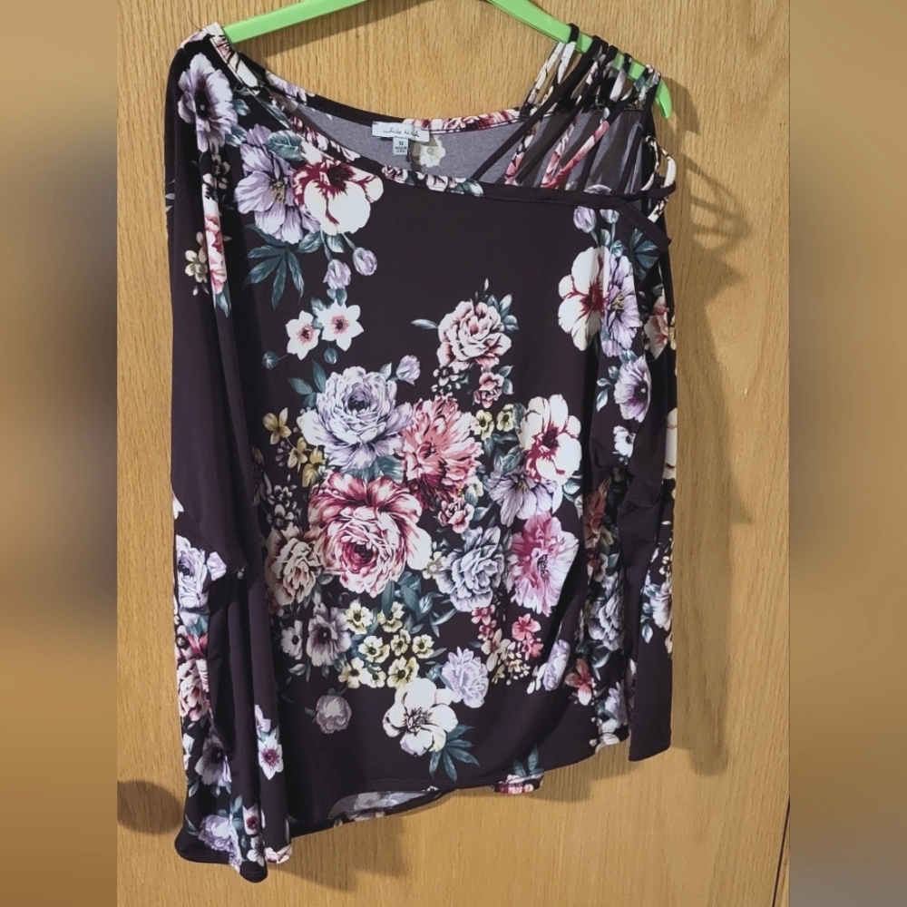 Floral Shirt with Lattice Shoulder